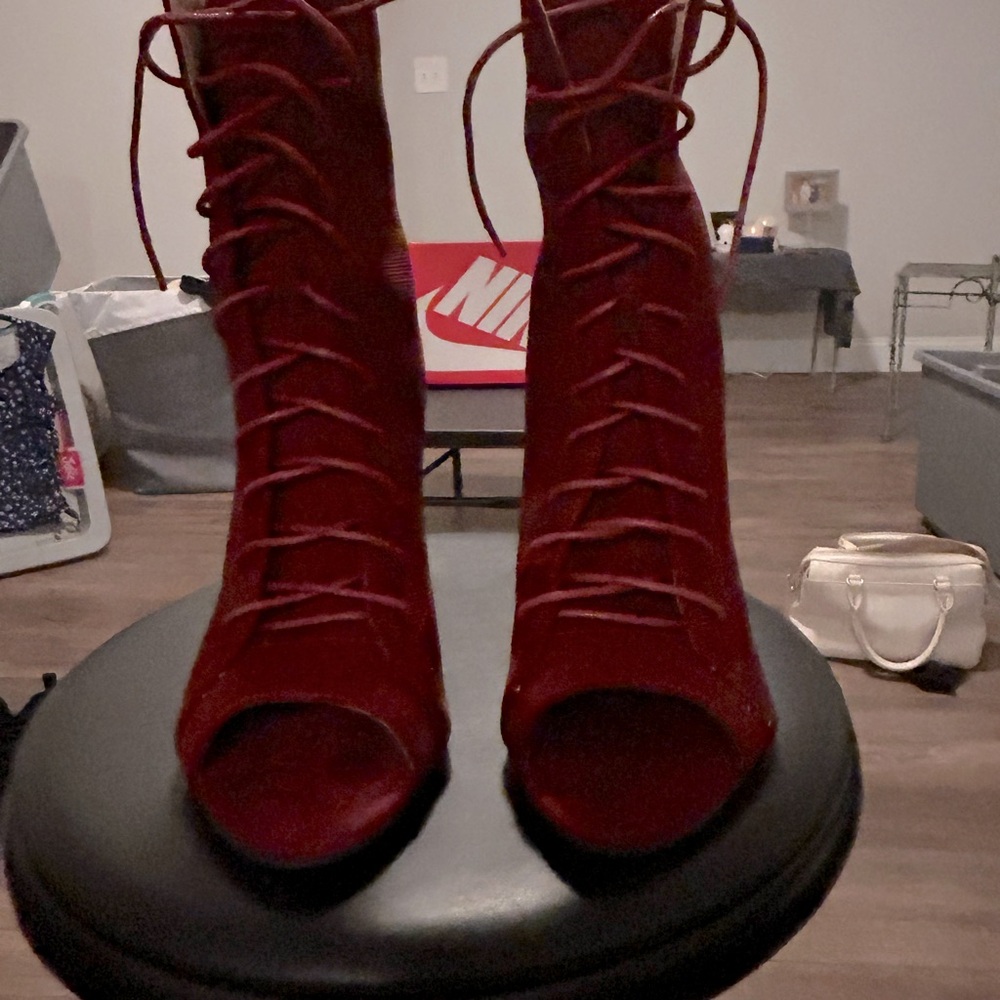 Cute size 9 burgundy ankle tie up boots